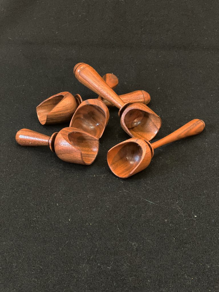 Walnut scoops